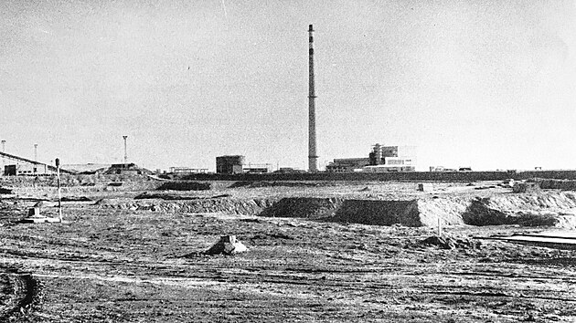 Komn v arelu dukovansk elektrrny stl od potku jeho vstavby. Dominantou byl u v roce 1978.