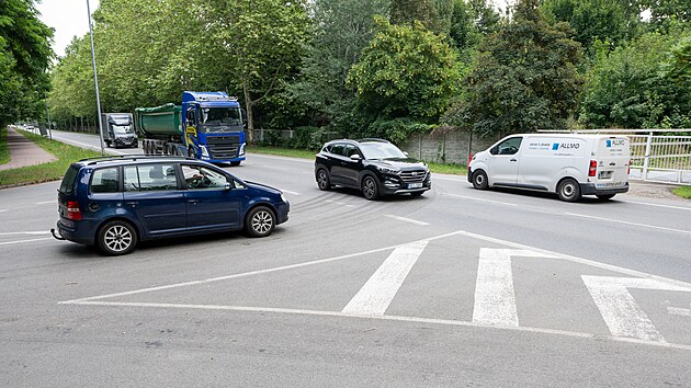 K�i�ovatka ulic �koln� a Pra�sk� u dostihov�ho z�vodi�t� v Pardubic�ch (14. �ervence 2025)