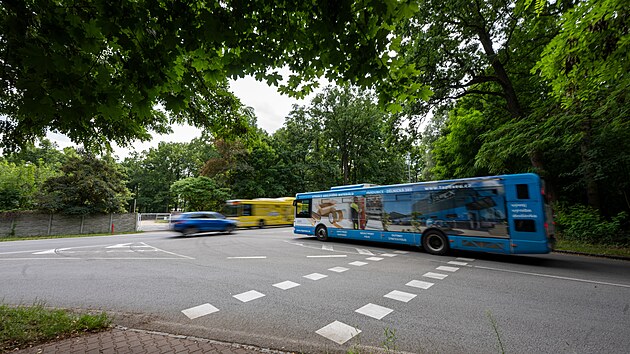 K�i�ovatka ulic �koln� a Pra�sk� u dostihov�ho z�vodi�t� v Pardubic�ch (14. �ervence 2025)