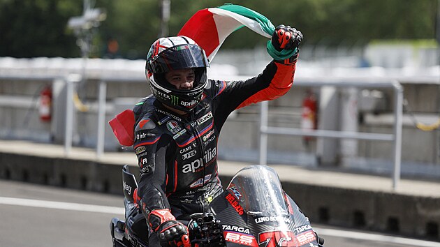 Marco Bezzecchi se raduje z druhho msta v MotoGP v Brn.