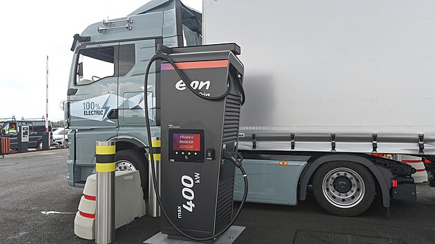 U dlnice D1 pobl Moic na Prostjovsku byla otevena prvn dobjec stanice pro elektrick nkladn vozy a autobusy v esku. (29. ervence 2025) 