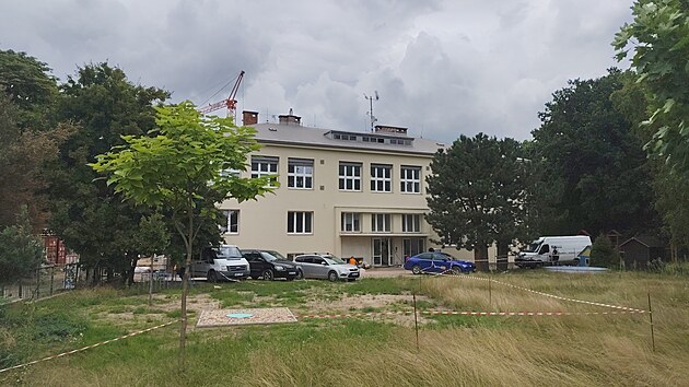 kola dostala zateplen a nov okna, uvnit se vymnily rozvody, podlahy i povrchy stn.