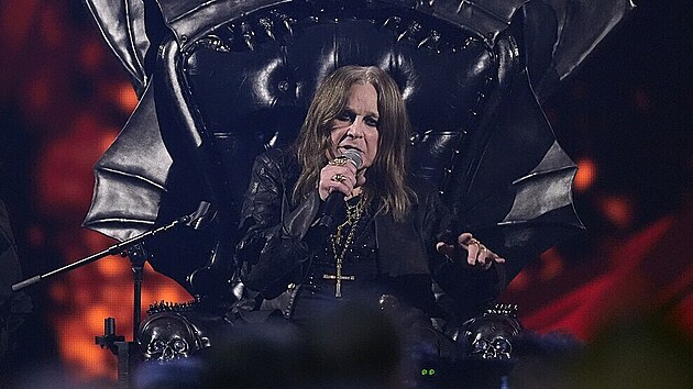 Ozzy Osbourne během svého vystoupení v roce 2024. (20. října 2024)