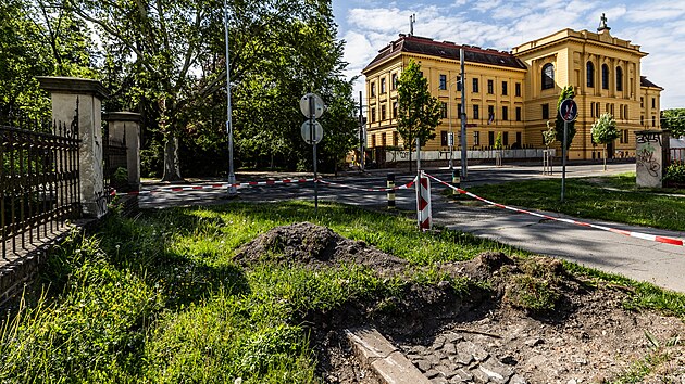 Odkryt sondy s cestou v hradeck Hostivtov ulici, pohled k Pospilov td