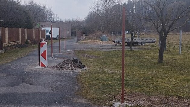 Plot uprosted silnice v esk Skalici