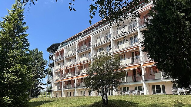 Budova Ypsilonky v hradeckm domov U Biiky vznikla v roce 1965, ek ji rekonstrukce.