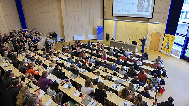 ZU v Plzni otevr vuku irok veejnosti. Takzvan mimodn studium umouje zapsat si vybran pedmty, chodit na pednky, skldat zkouky a zskat osvden.