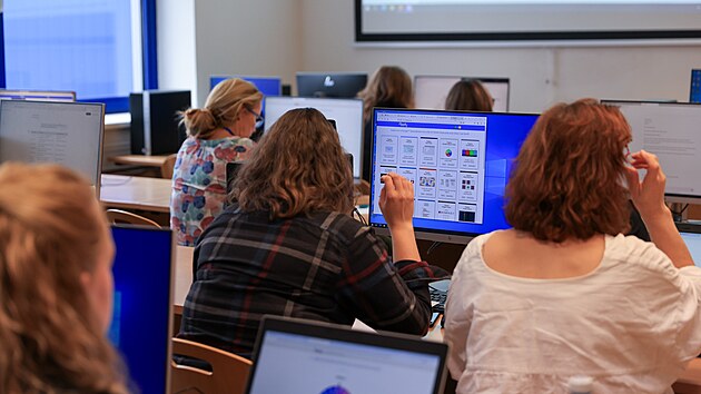 ZU v Plzni otevr vuku irok veejnosti. Takzvan mimodn studium umouje zapsat si vybran pedmty, chodit na pednky, skldat zkouky a zskat osvden.