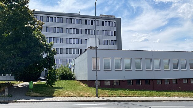 Objekt v Plzni na Doubravce, ve kter maj ordinaci dtsk lkaky, pjde brzy k zemi. (14. ervence 2025)