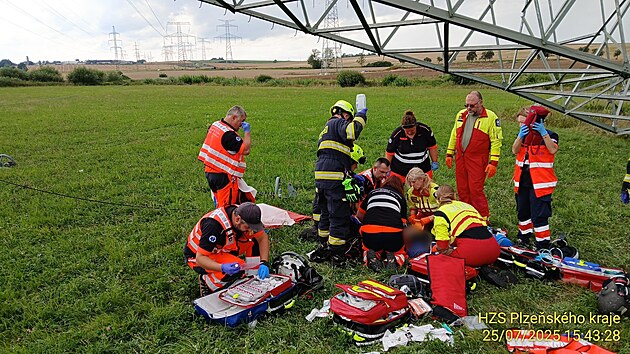 Pi pdu storu elektrickho veden se vn zranil mu. Zchrani ho uvedli do umlho spnku a pipojili na zenou plicn ventilaci. (25. ervence 2025)
