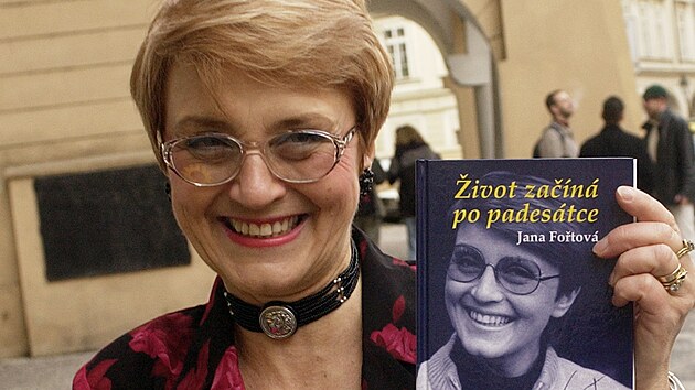 Jana Fo�tová pok�tila 23. �íjna 2002 v Praze svou autobiografickou knihu �ivot...