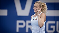 Kate�ina Siniaková slaví postup do �tvrtfinále Prague Open.