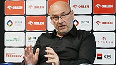 Generální manaer Litvínova Pavel Hynek na tiskové konferenci ped sezonou.