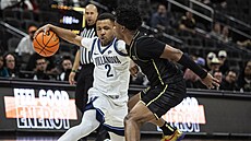 Jhamir Brickus (2) aruje. Od nové sezony se stane posilou Nymburka.