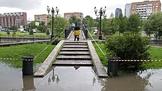 Snímek z Moskvy z obvodu Rostokino, kterým se pehnaly silné det. (21....