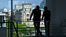 Premiér p�ed odletem na zahrani�ní cestu.