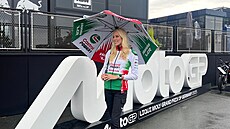 eská umbrella girl Tereza Blaáková na Grand Prix v Nmecku. (2025)