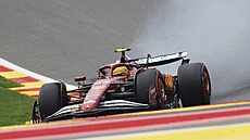 Lewis Hamilton z Ferrari absolvuje kvalfikaci na Velkou cenu Belgie.