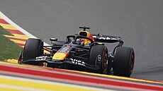 Max Verstappen z Red Bullu absolvuje kvalfikaci na Velkou cenu Belgie.