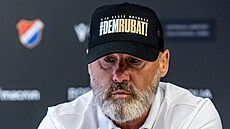 Trenér ostravského Baníku Pavel Hapal na tiskové konferenci ped utkáním 2....