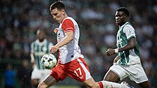 Luká Provod ze Slavie stílí gól proti Bohemians.