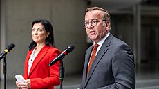 Ministi obrany a hospodáství Boris Pistorius a Katherina Reicheová v Berlín...