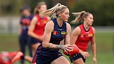 Tayla Harrisová je jednou z nejslavnjích hráek australského fotbalu.