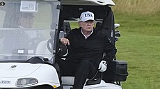 Trump si pi své návtv Skotska zahrál golf ve svém vlastním rezortu v...