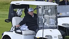 Trump si pi své návtv Skotska zahrál golf ve svém vlastním rezortu v...