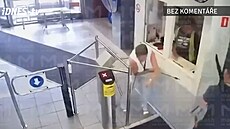 Mu� post�elil lukem dv� zam�stnankyn� továrny v Petrohrad�. (25. �ervence 2025)
