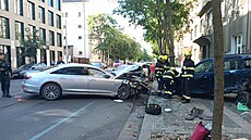 Hromadná nehoda v Hole�ovicích. V ulici Komunard� se srazilo p�t aut. (23....