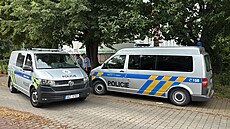 Pra��tí policisté zasahují v Horních Po�ernicích, kde byly zran�ny dv� p�íbuzné...