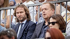 Manaer eských fotbalových reprezentací Pavel Nedvd (vlevo) a pedseda...