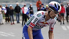 Primo� Rogli� v úniku v 19. etap� Tour.