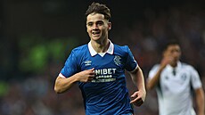 Findlay Curtis slaví gól Rangers.