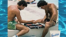 Reklamní vizuály znaky Vacation jsou doslova jako vystiené z 80. let vetn...