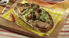 Zape�ený chléb s vep�ovým masem a �ampiony