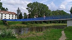 Lávka pro p�í spojuje b�ehy Otavy v Písku od roku 2003.
