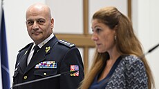 Konící éf Vzeské sluby Simon Michailidis a ministryn spravedlnosti Eva...