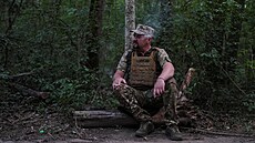 Ukrajin�tí vojáci se ú�astní vojenského cvi�ení na výcvikovém prostranství p�ed...