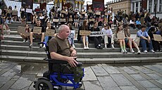 Vále�ný veterán a aktivisté se ú�astní protivále�né demonstrace v Litv� a...
