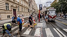 Ostr�vek u pra�ské tramvajové zastávky Starom�stská se roz�í�í o dva metry....