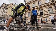 Ostrvek u praské tramvajové zastávky Staromstská se rozíí o dva metry....