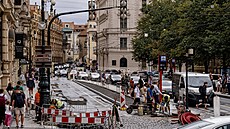 Ostrvek u praské tramvajové zastávky Staromstská se rozíí o dva metry....