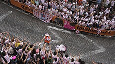 Stoupání Montmartre ped prjezdem pelotonu bhem poslední etapy Tour de France