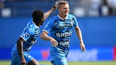 Fotbalisté Mladé Boleslavi slaví gól Davida Pecha do sít Liberce.