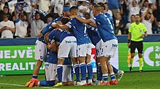 Fotbalisté Baníku slaví gól do sít Legie Varava.