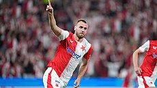 Slávistický úto�ník Tomá� Chorý se raduje z gólu do sít� Hradce Králové.