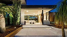 Propojení interiéru a exteriéru oceníte i v noci.