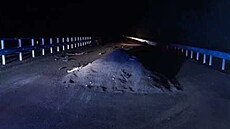Hromada trku, kvli které se na uzaveném úseku D35 poblí Skrbn na...